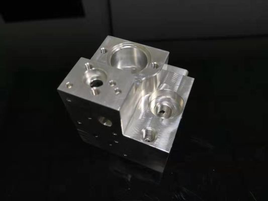 L'attrezzatura/generatore lavoranti di forma fisica del prototipo di CNC di alta precisione parte