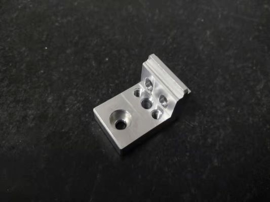 Linea di produzione automatica lavorante di 4 di asse di precisione di CNC di fresatura componenti di AL accessori