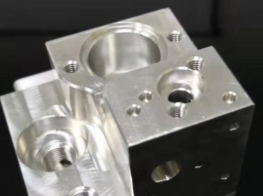 L'attrezzatura/generatore lavoranti di forma fisica del prototipo di CNC di alta precisione parte