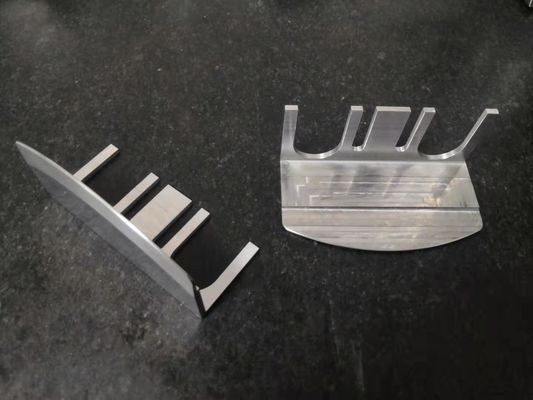 Precisione di CNC che lavora forma a macchina speciale di superficie d'anodizzazione della maniglia medica dei pezzi di ricambio