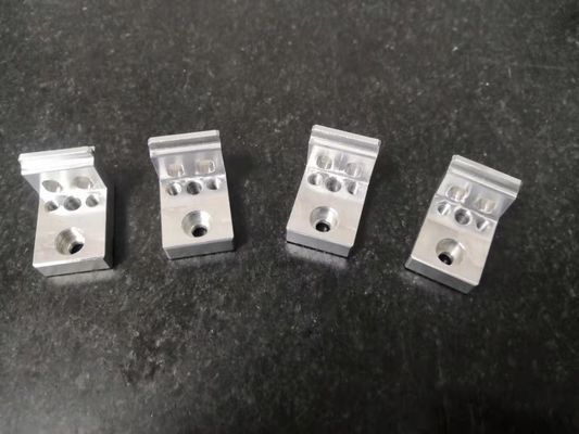 Linea di produzione automatica lavorante di 4 di asse di precisione di CNC di fresatura componenti di AL accessori