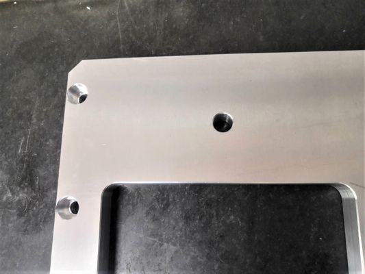 Prototipo di S45C che lavora le parti a macchina dell'attrezzatura medica da spessore di 20mm